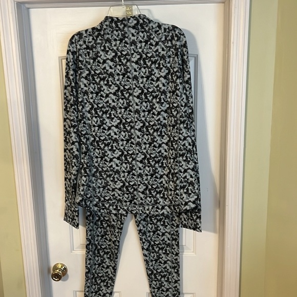 T by Talbots athletic wear. Pullover long sleeve top and leggings. Size XL-LP. - Picture 2 of 16